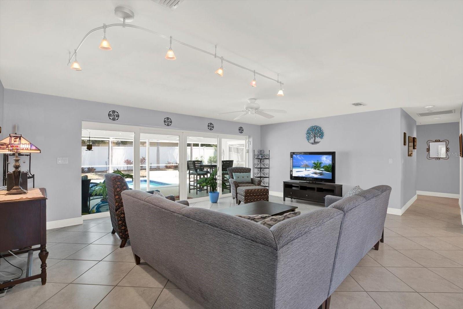 IMPERIAL POINT - Residential
