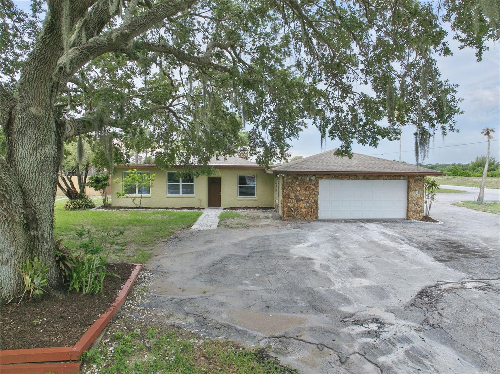 8812 OAKWOOD DRIVE