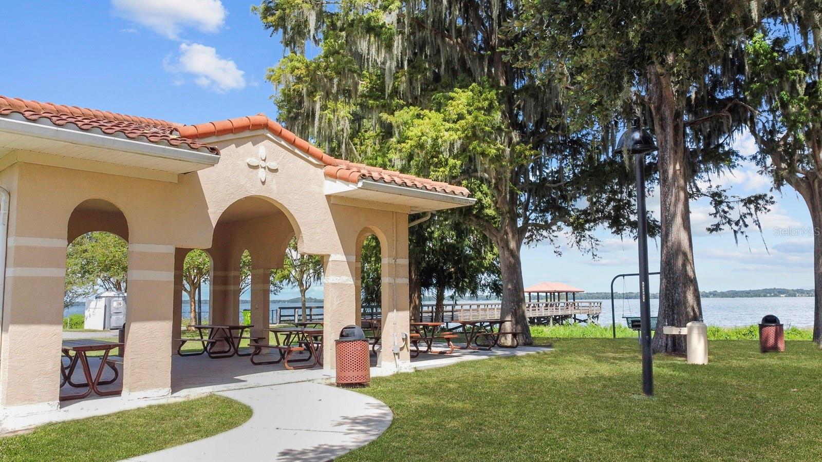 HOWEY GRIFFIN VILLAGE - Residential