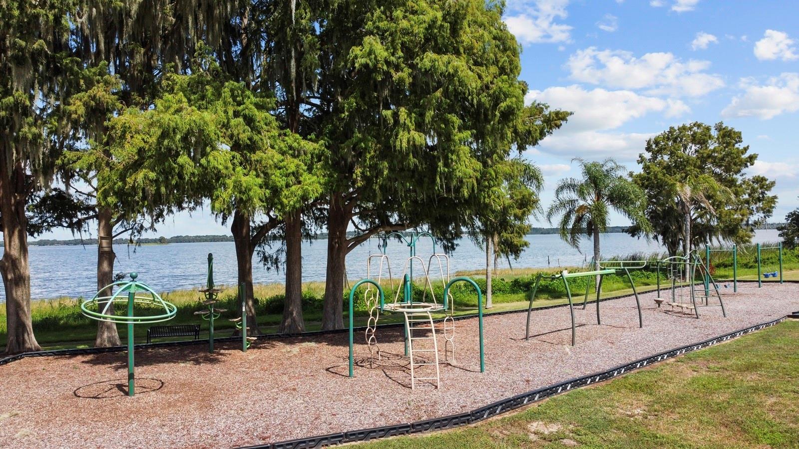 HOWEY GRIFFIN VILLAGE - Residential