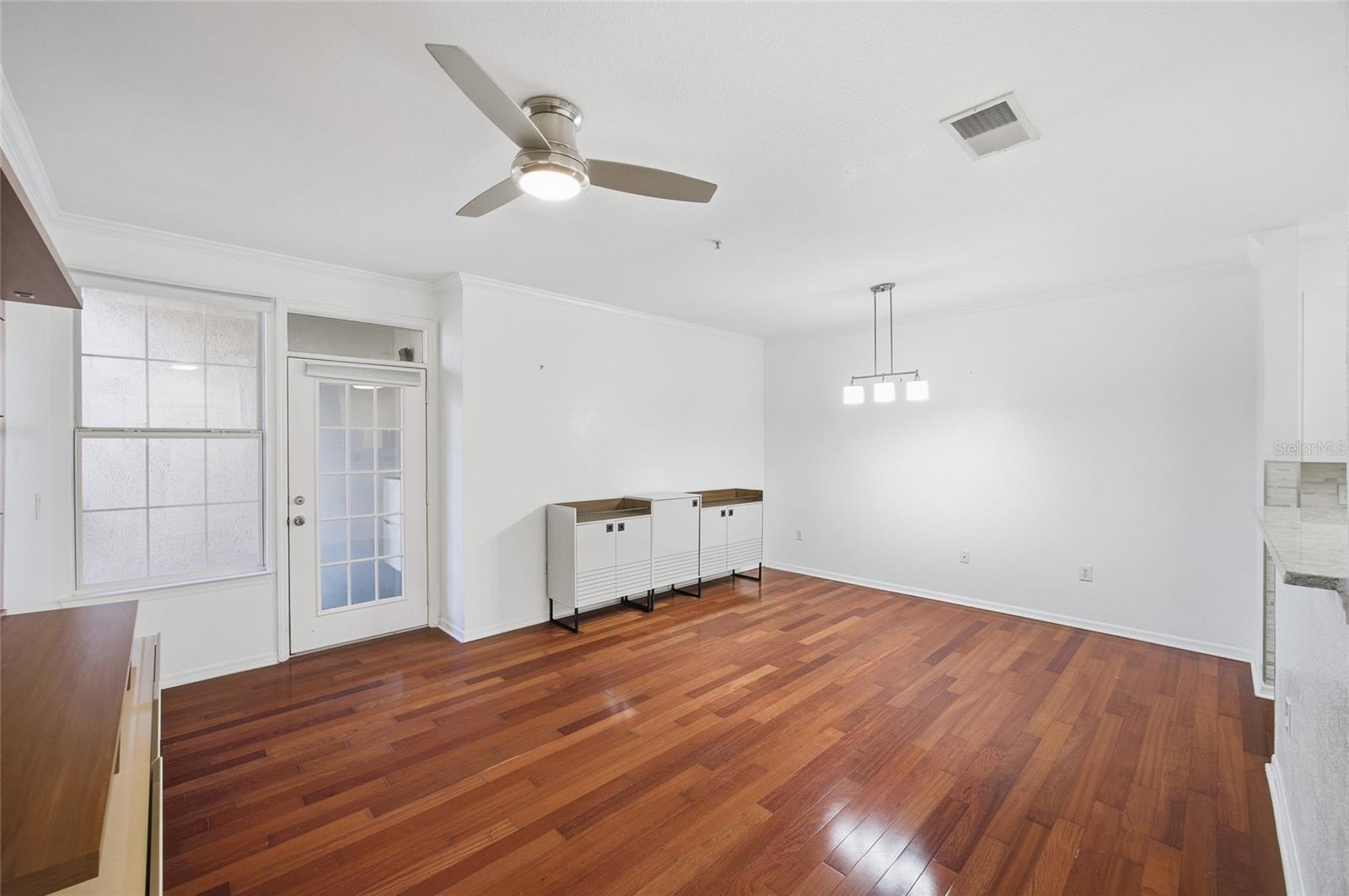 VILLA SONOMA AT INTERNATIONAL - Residential