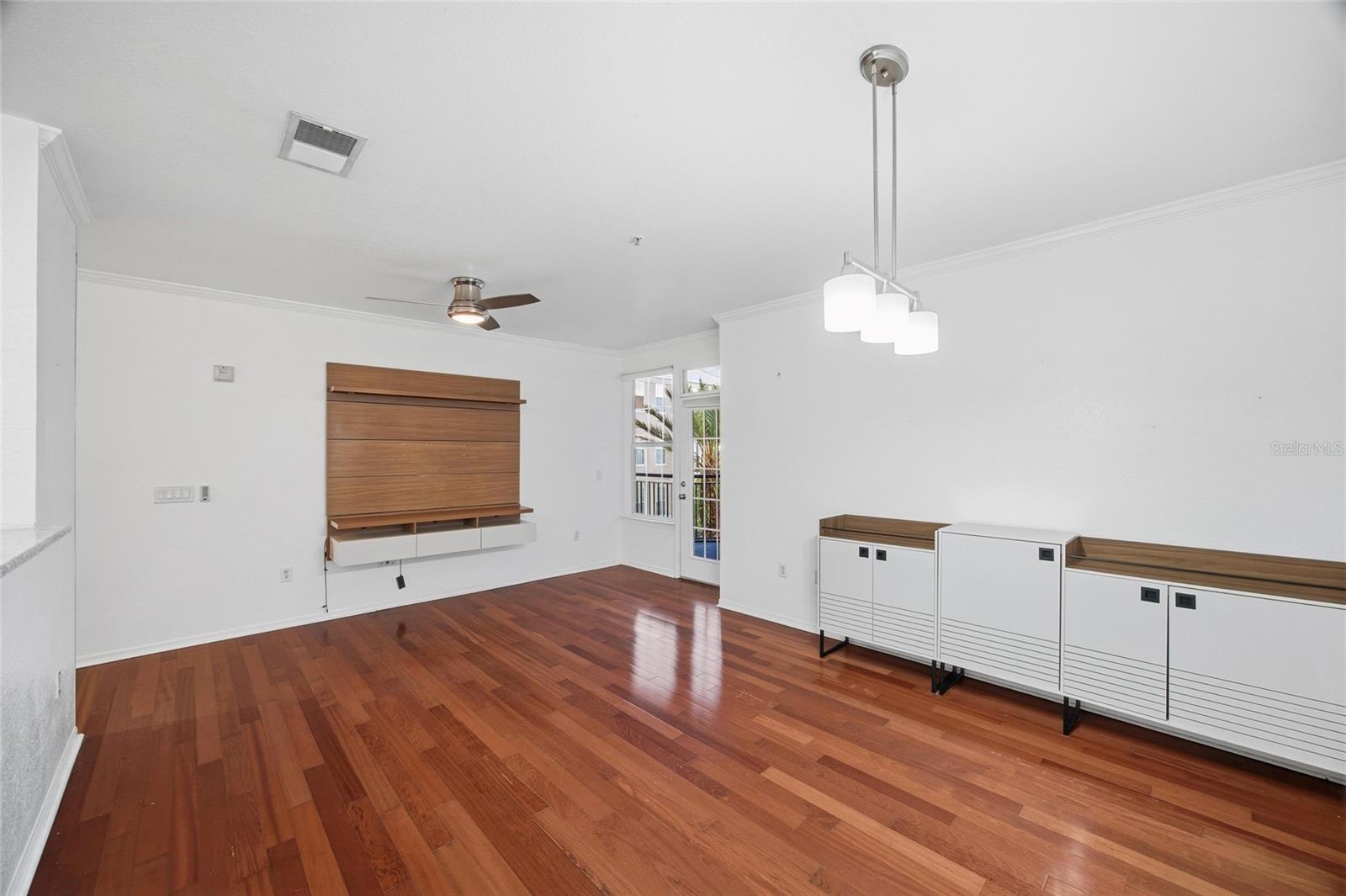 VILLA SONOMA AT INTERNATIONAL - Residential