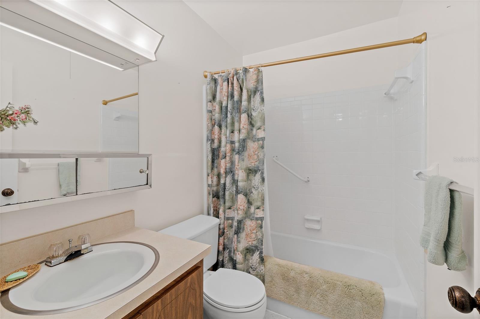 CAPE SHORES APT - Residential