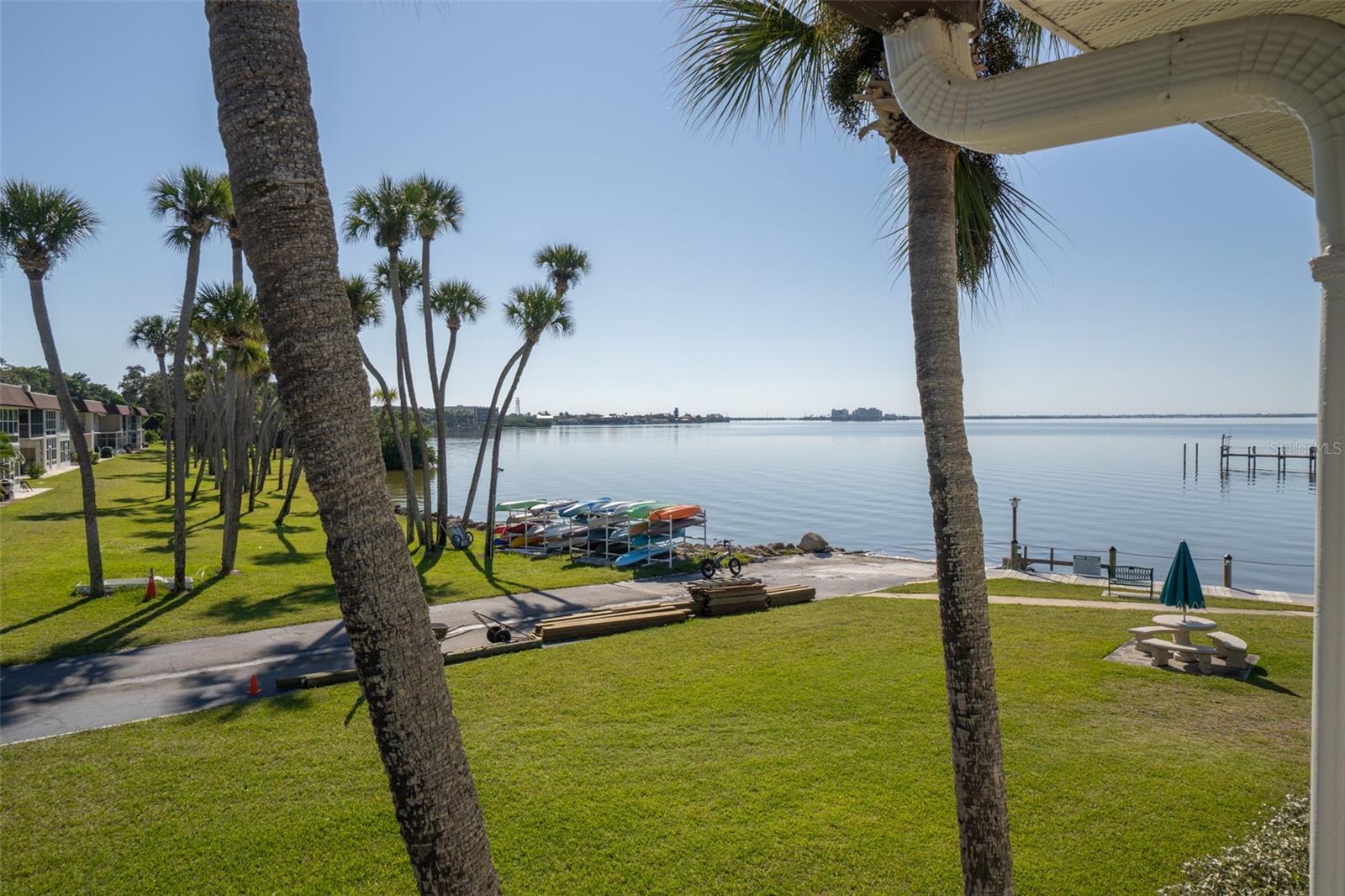 CAPE SHORES APT - Residential