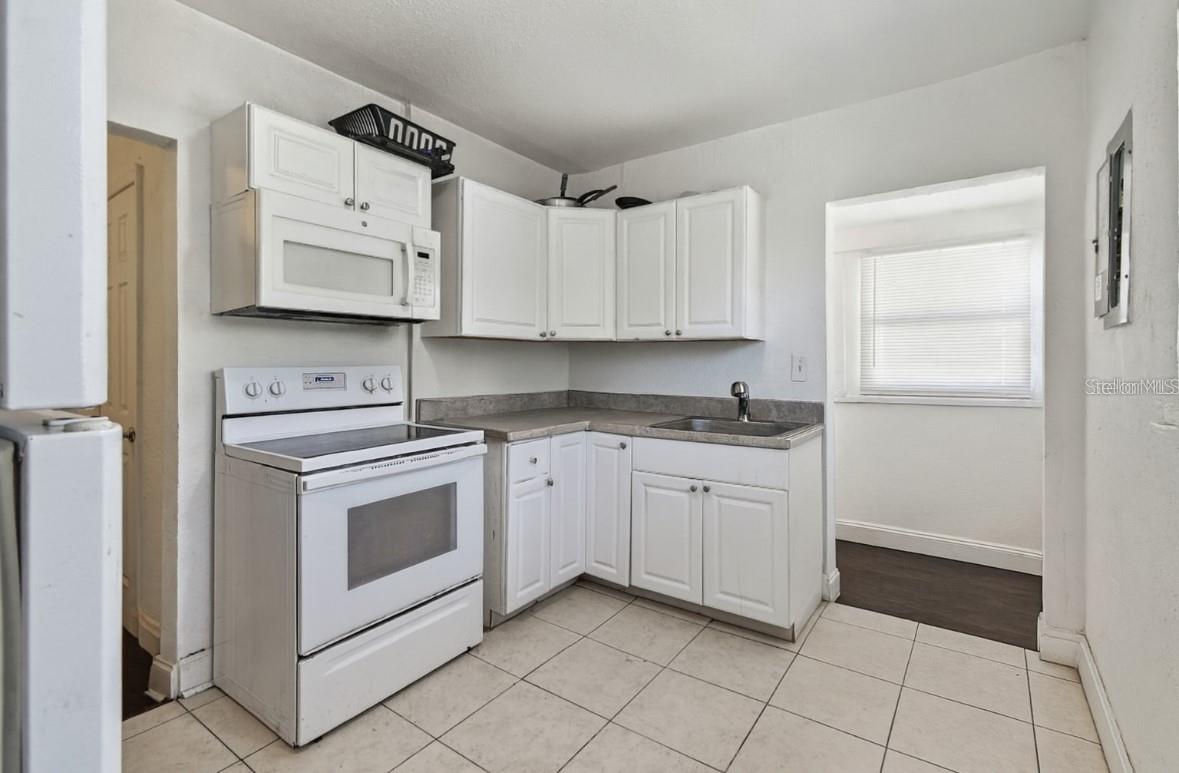 SCHOOLEYS HOMEVILLE - Residential Income