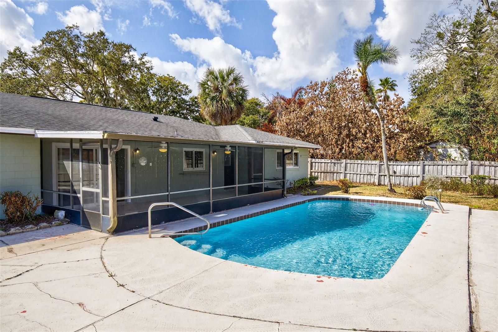 VALENCIA SHORES - Residential