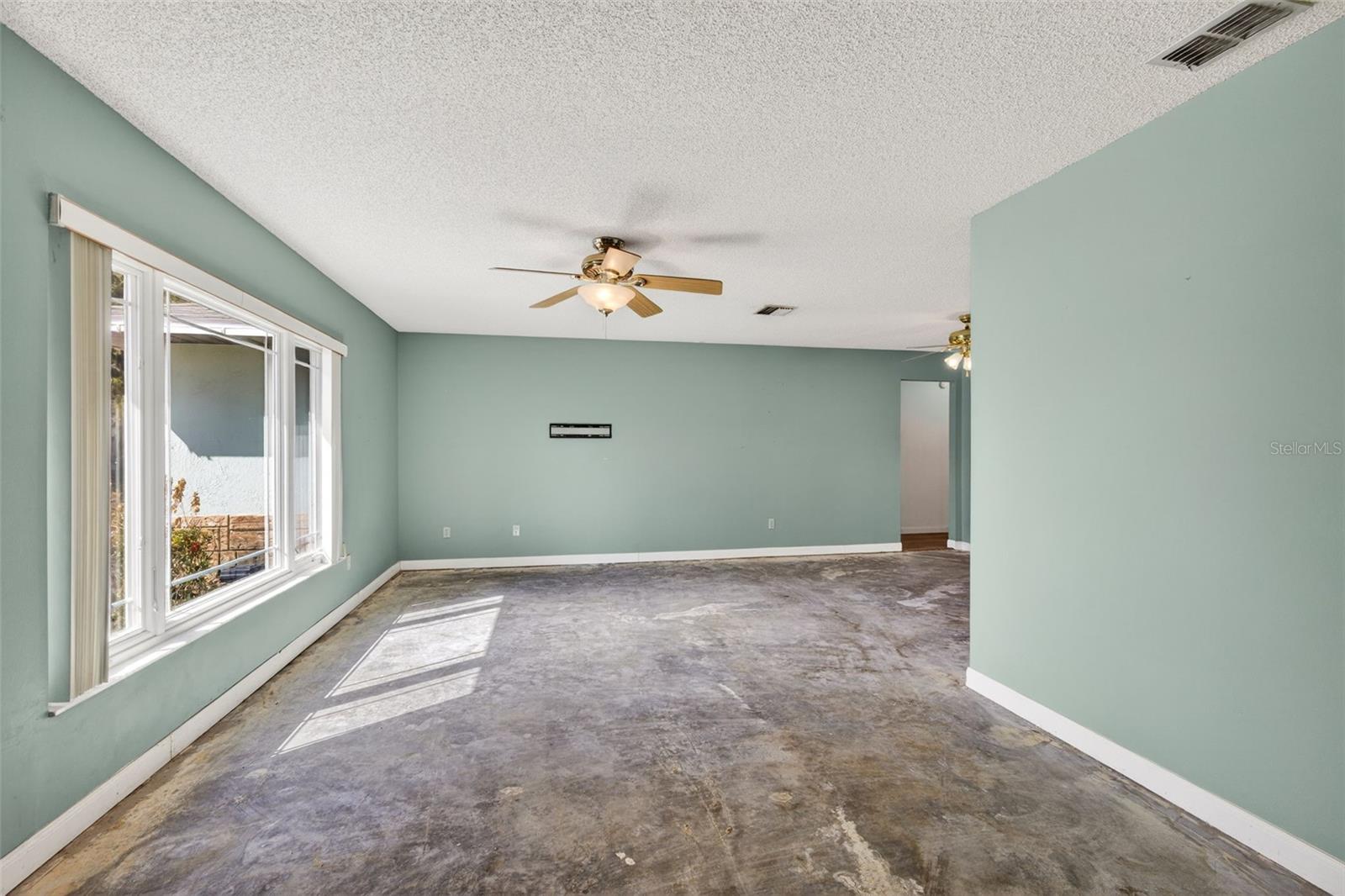 VALENCIA SHORES - Residential