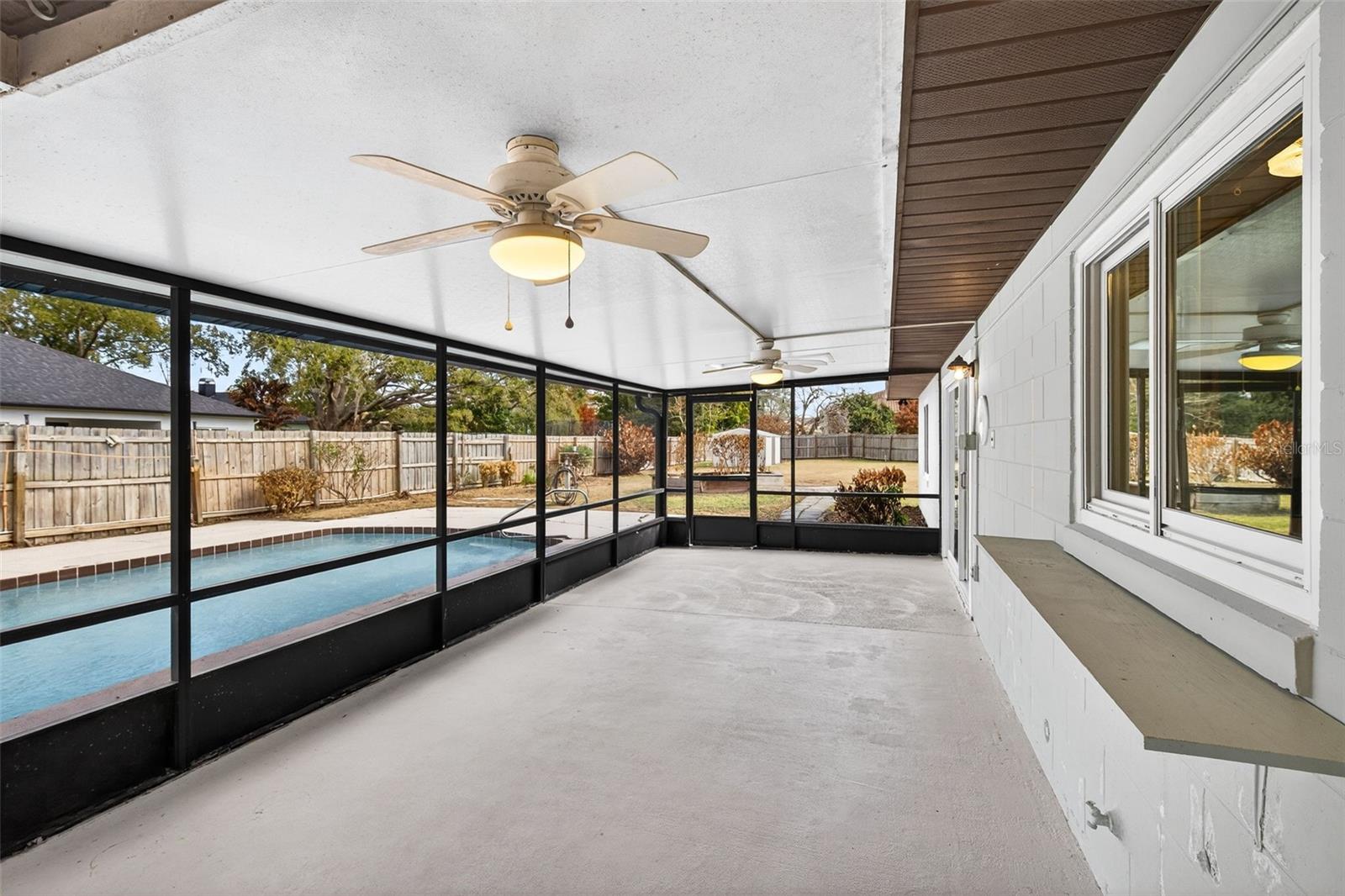 VALENCIA SHORES - Residential