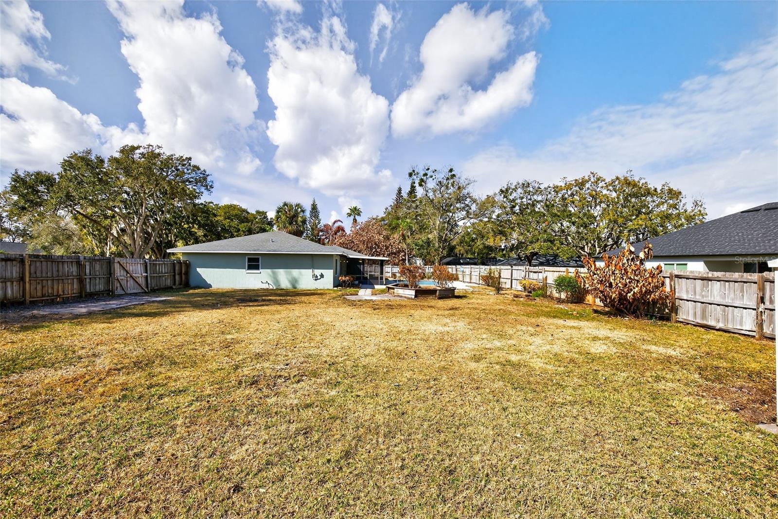 VALENCIA SHORES - Residential