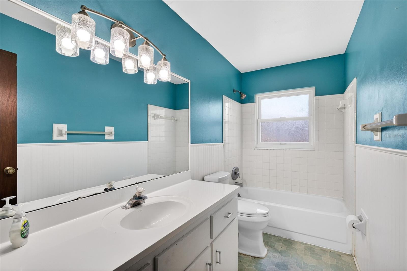 VALENCIA SHORES - Residential