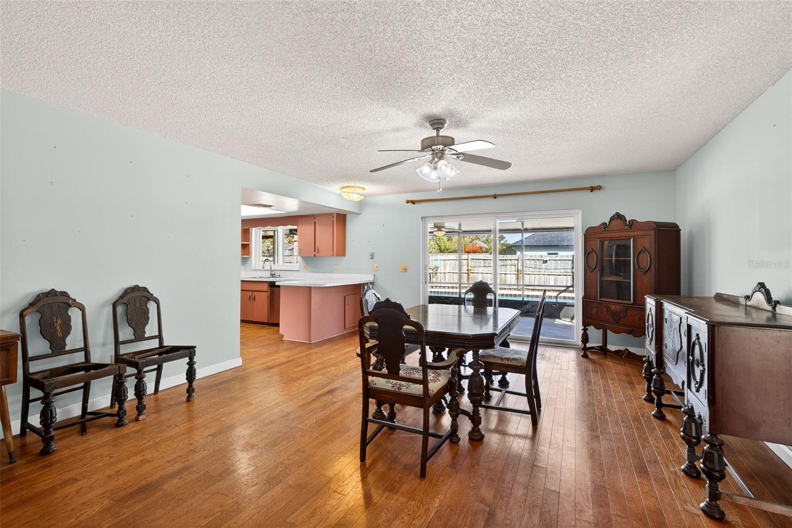 VALENCIA SHORES - Residential