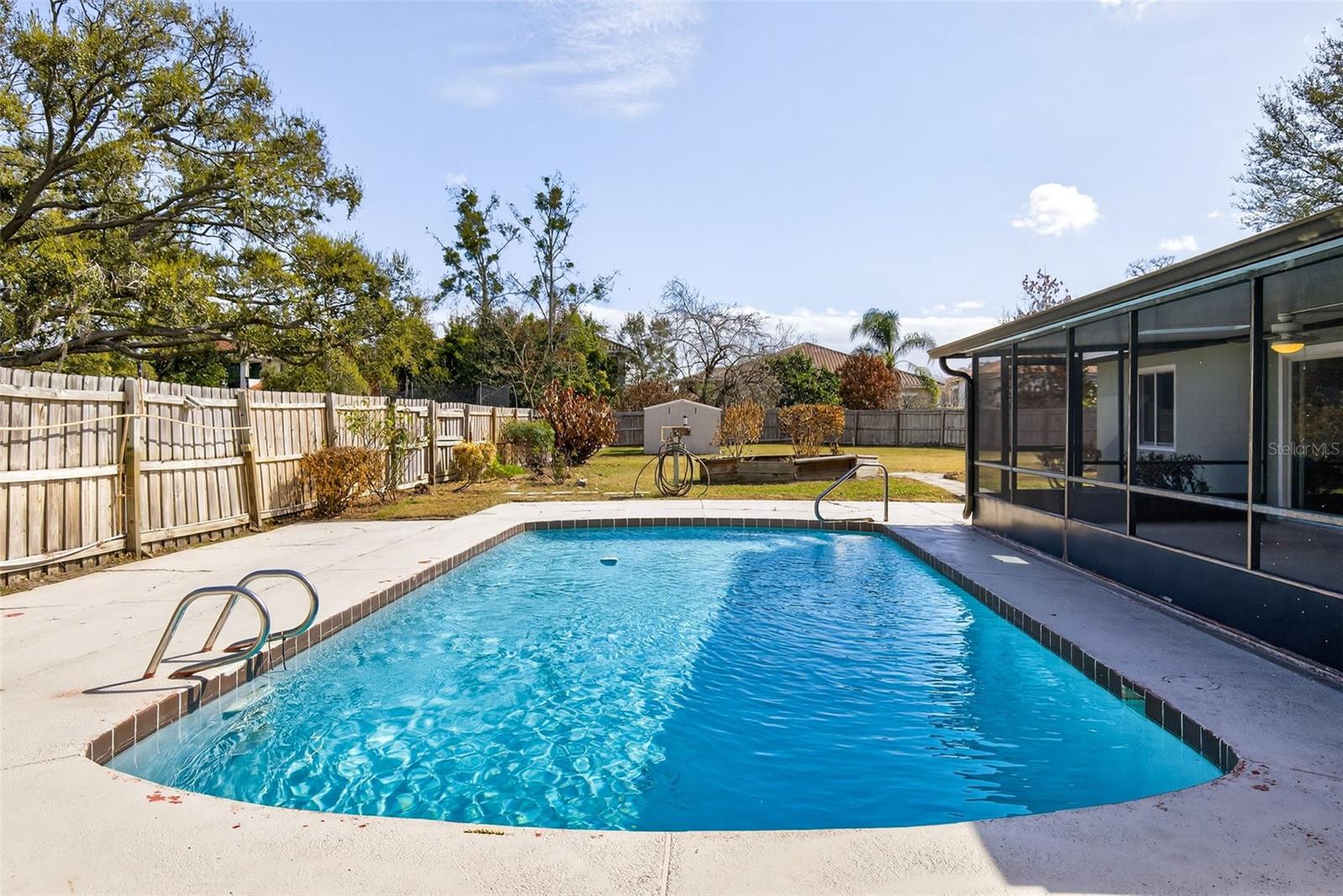 VALENCIA SHORES - Residential