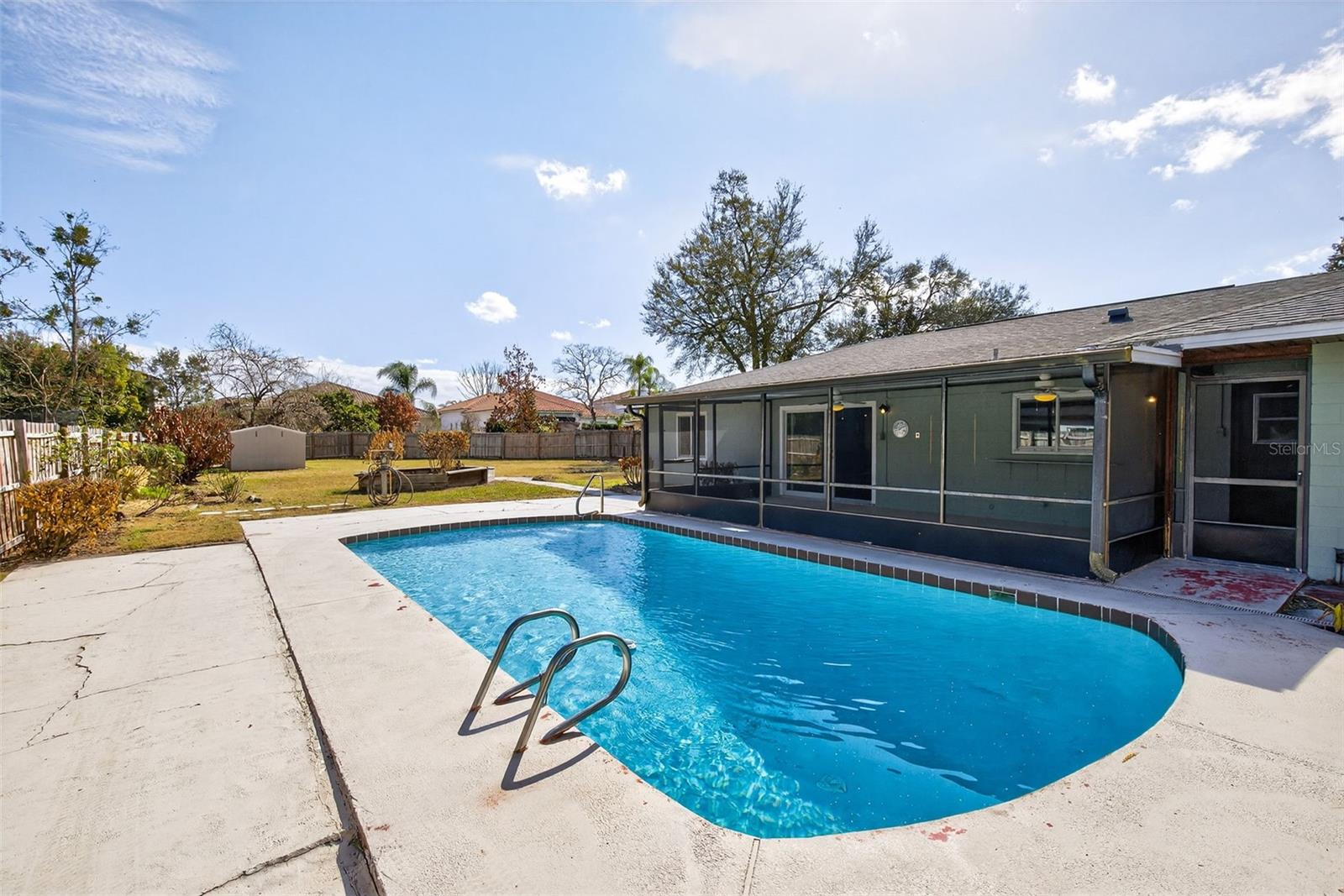 VALENCIA SHORES - Residential