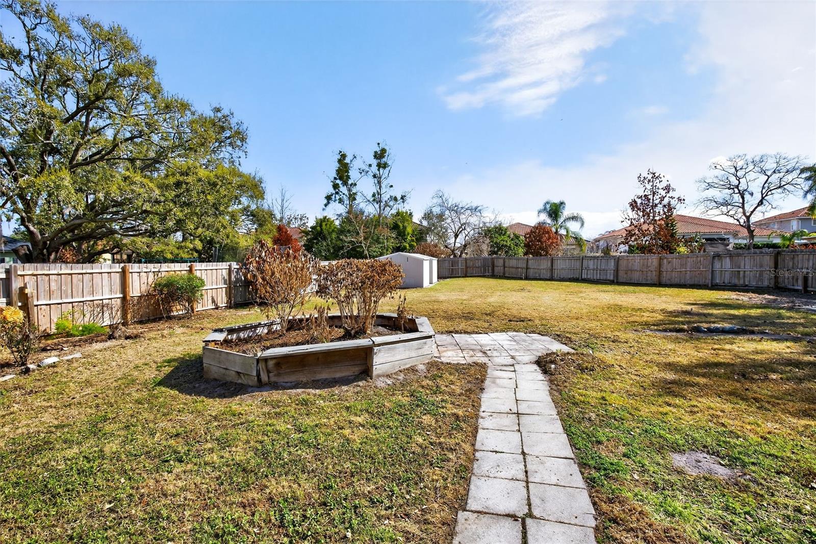 VALENCIA SHORES - Residential