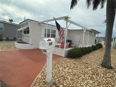 A home in PALMETTO