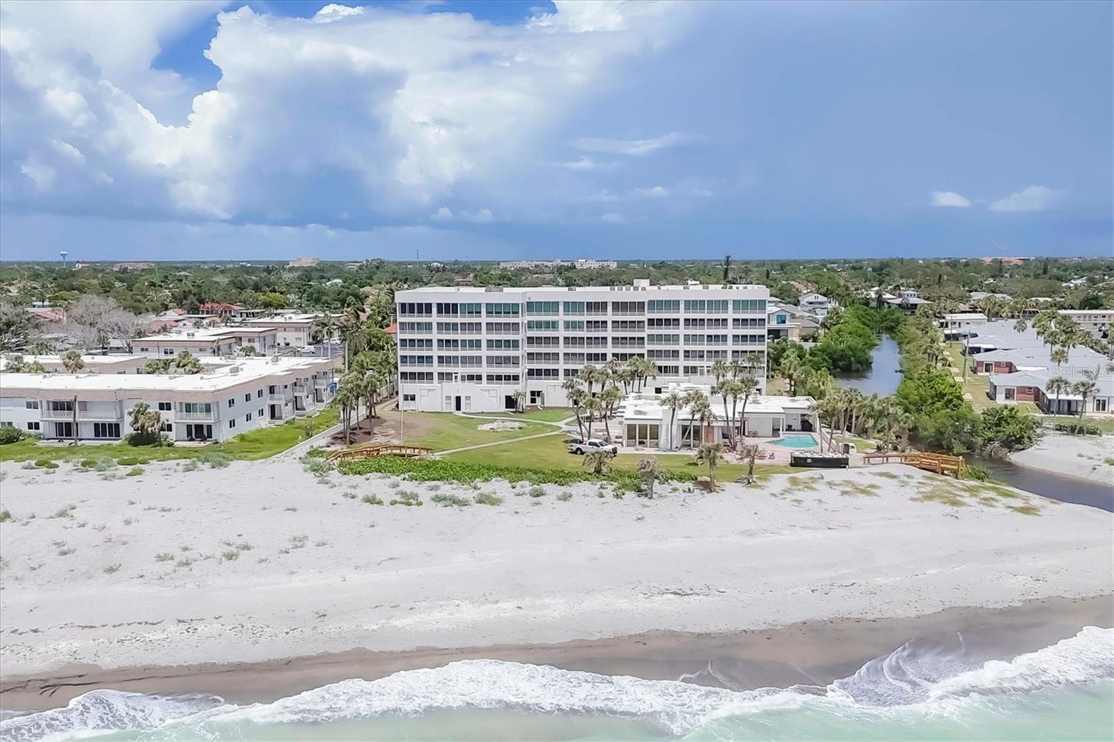 ISLAND SHORES - Residential