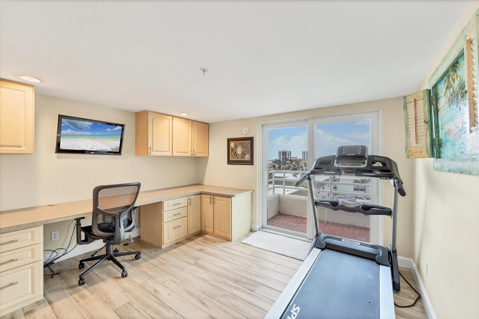 ISLAND SHORES - Residential