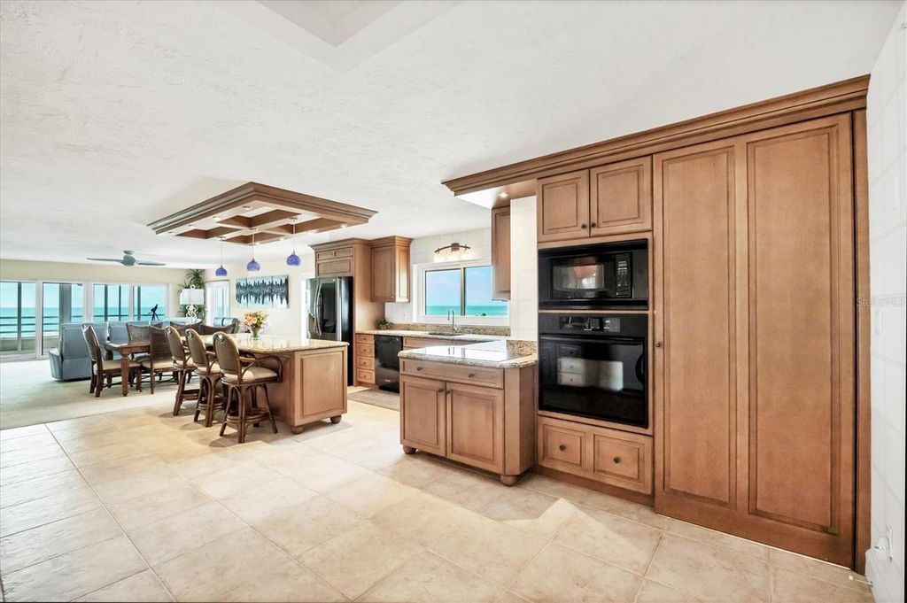 Photo of 550 W Flamingo Drive #401, Venice, FL 34285 (MLS # A4659763)