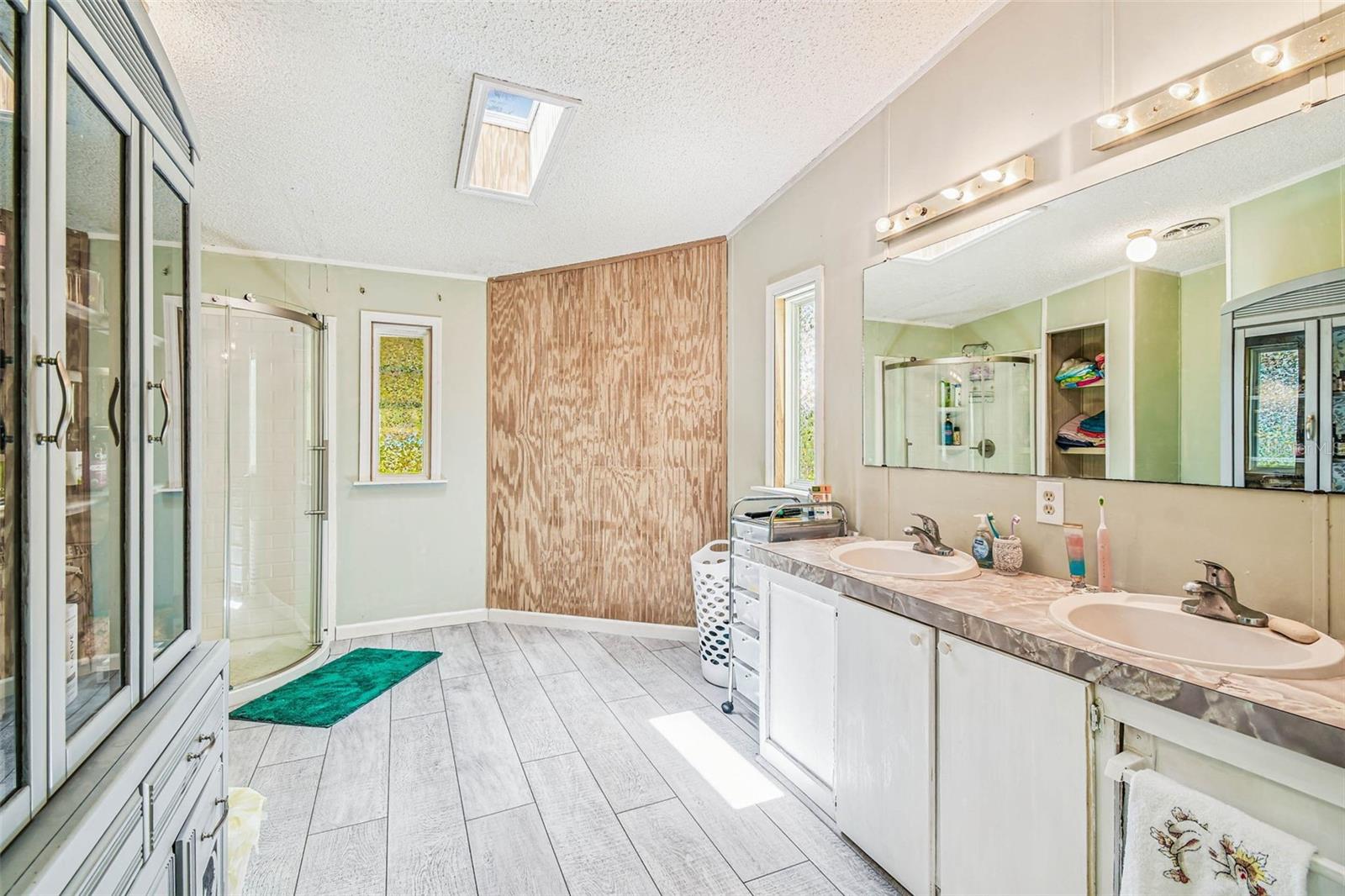 LIV ACRES UNREC SUB - Residential