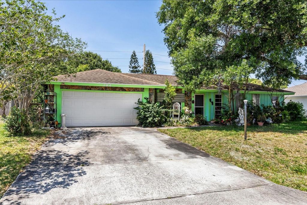 Photo of 194 Del Monte Road, Sebastian, FL 32958 (MLS # TB8506657)