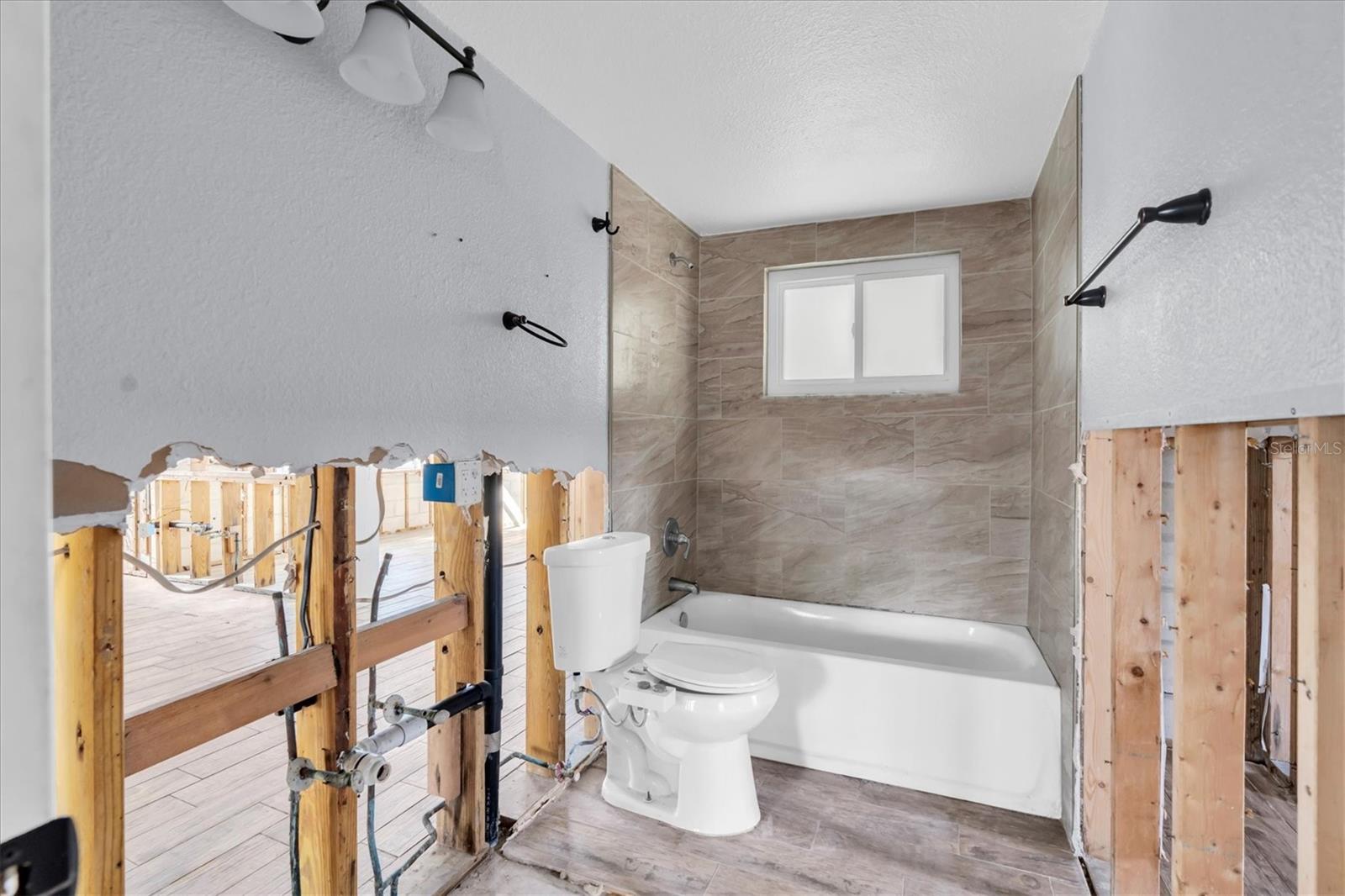 BAY PARK ESTATES - Residential