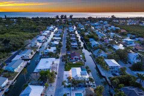 A home in LONGBOAT KEY