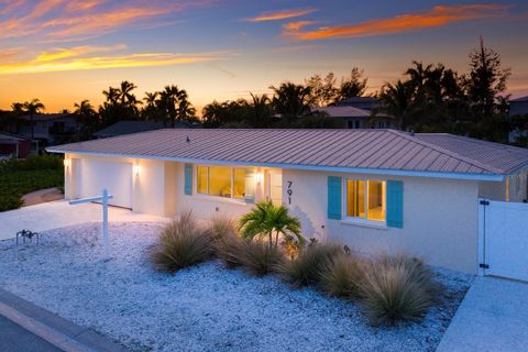 A home in LONGBOAT KEY