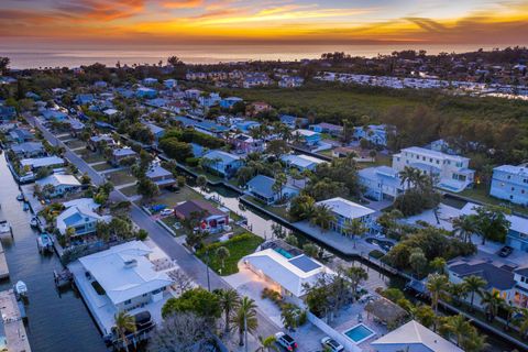 A home in LONGBOAT KEY