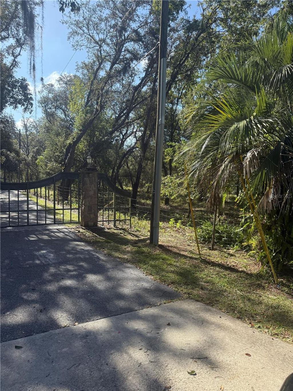 Photo of SE 112 Place, Ocklawaha, FL 32179 (MLS # S5135769)