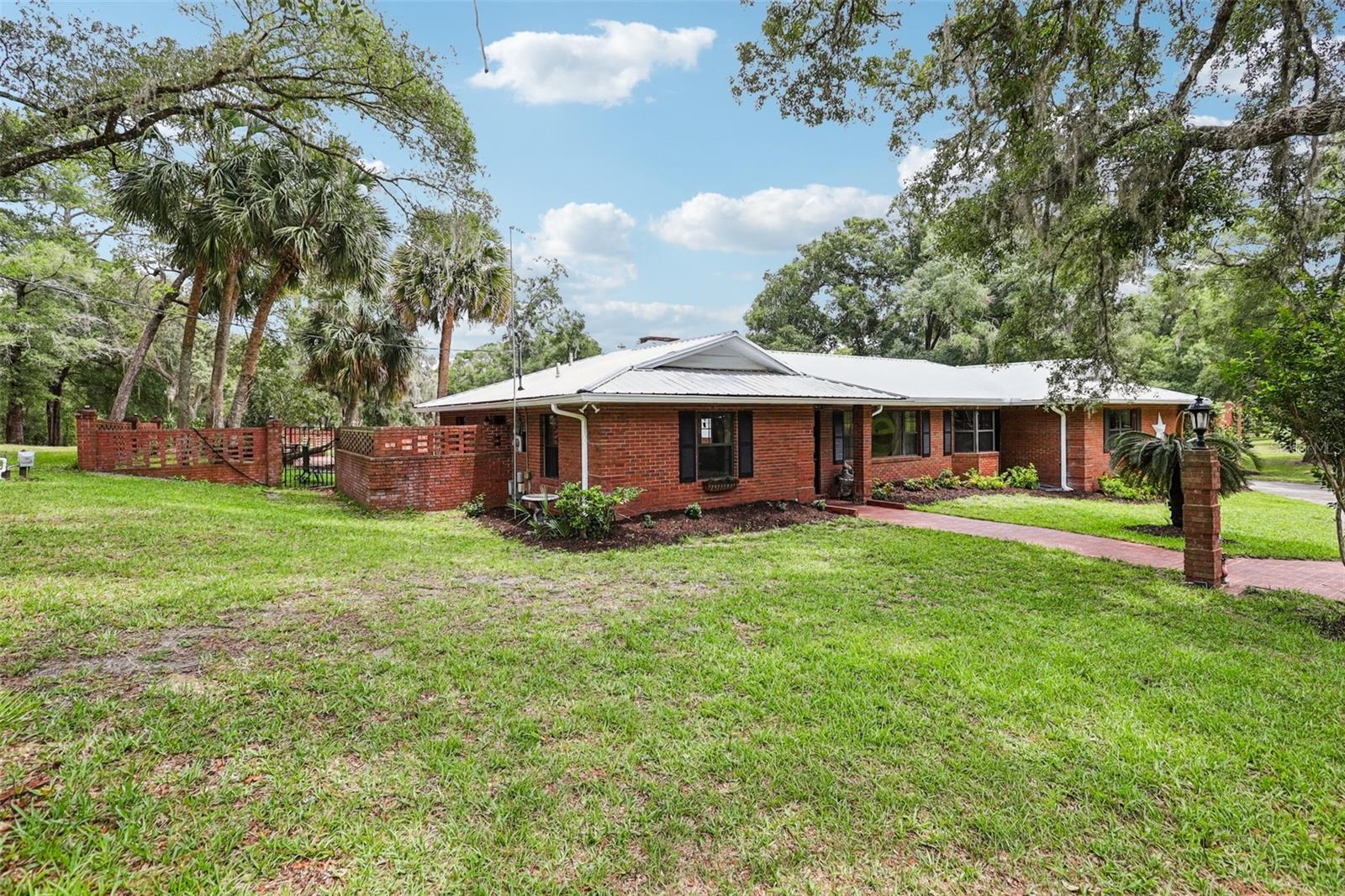 2221 OAK HILL DRIVE