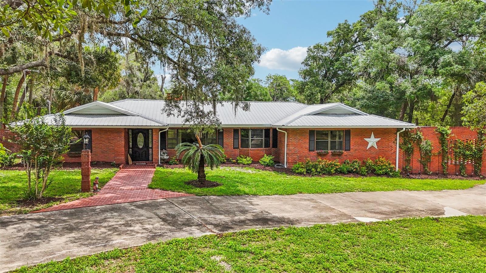 2221 OAK HILL DRIVE