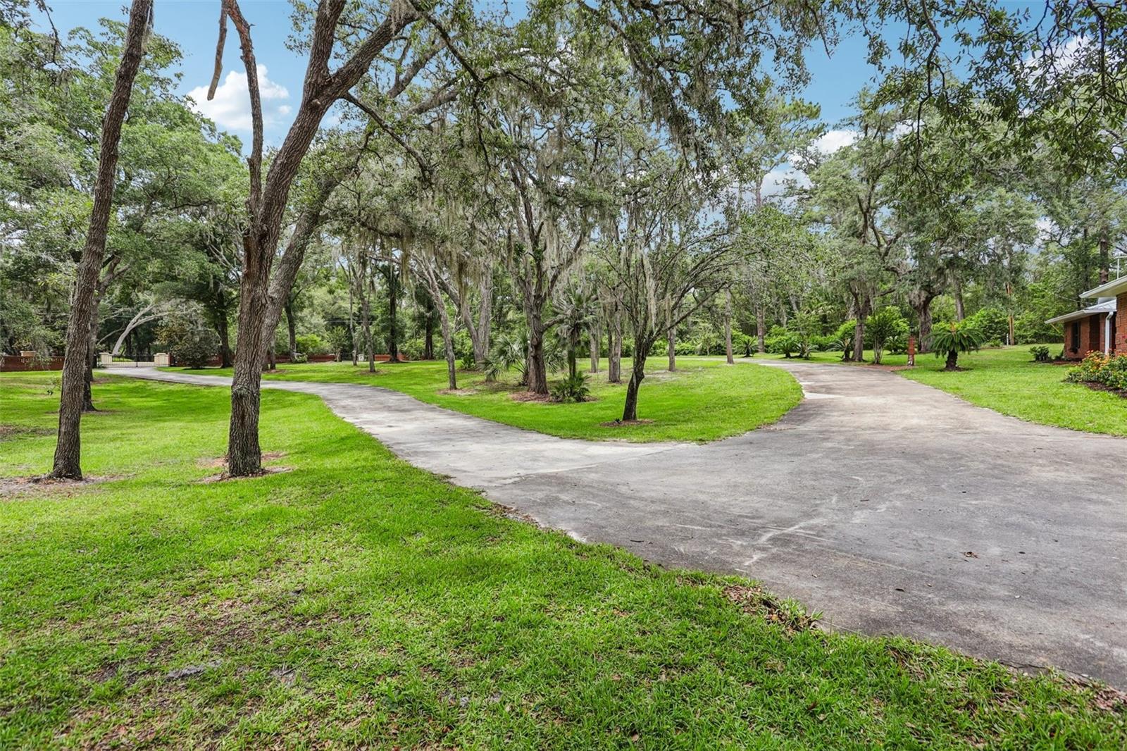 2221 OAK HILL DRIVE