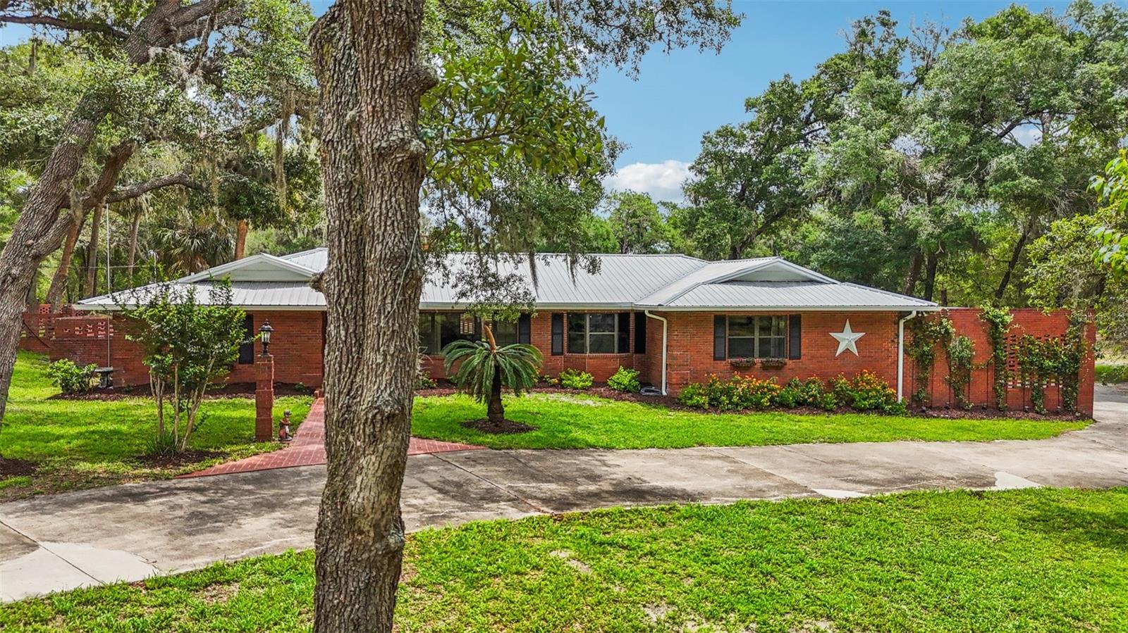 2221 OAK HILL DRIVE