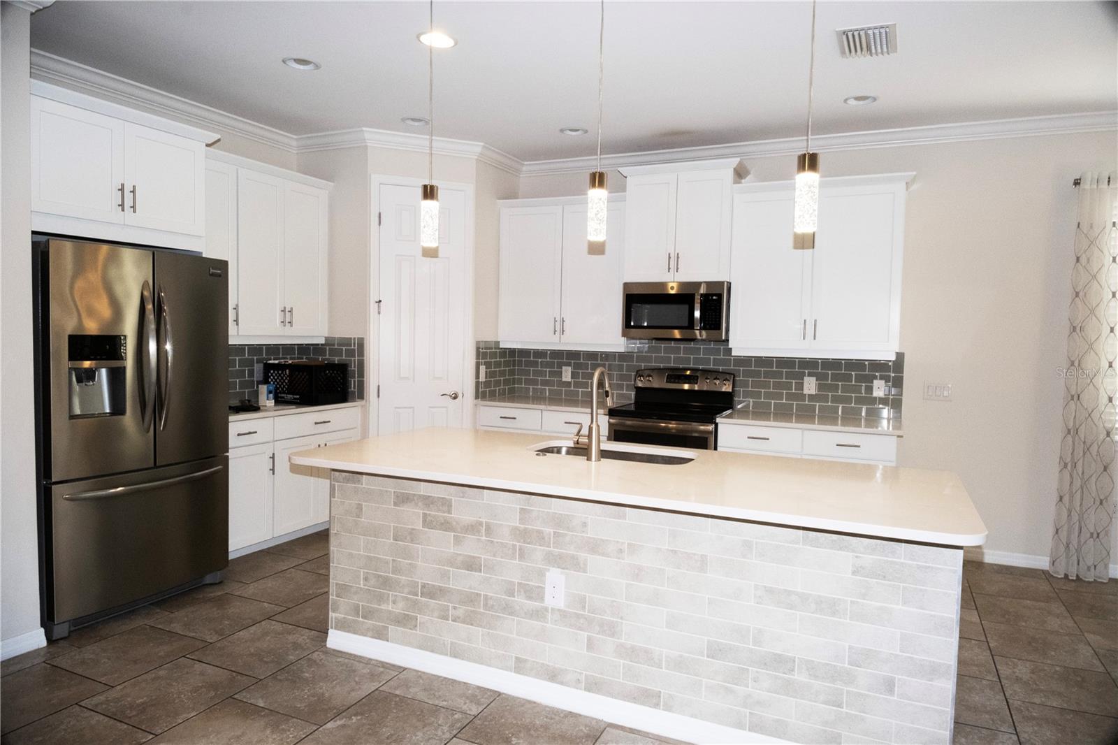 CARIBBEAN VILLAGE - Residential Lease