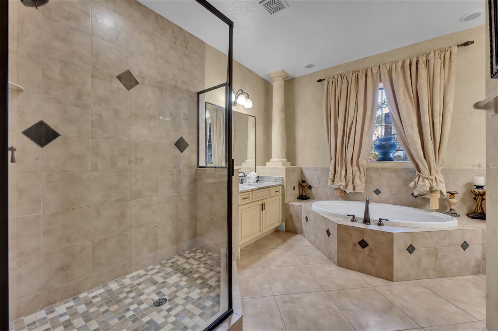 FORMOSA GARDENS UNIT 01 - Residential