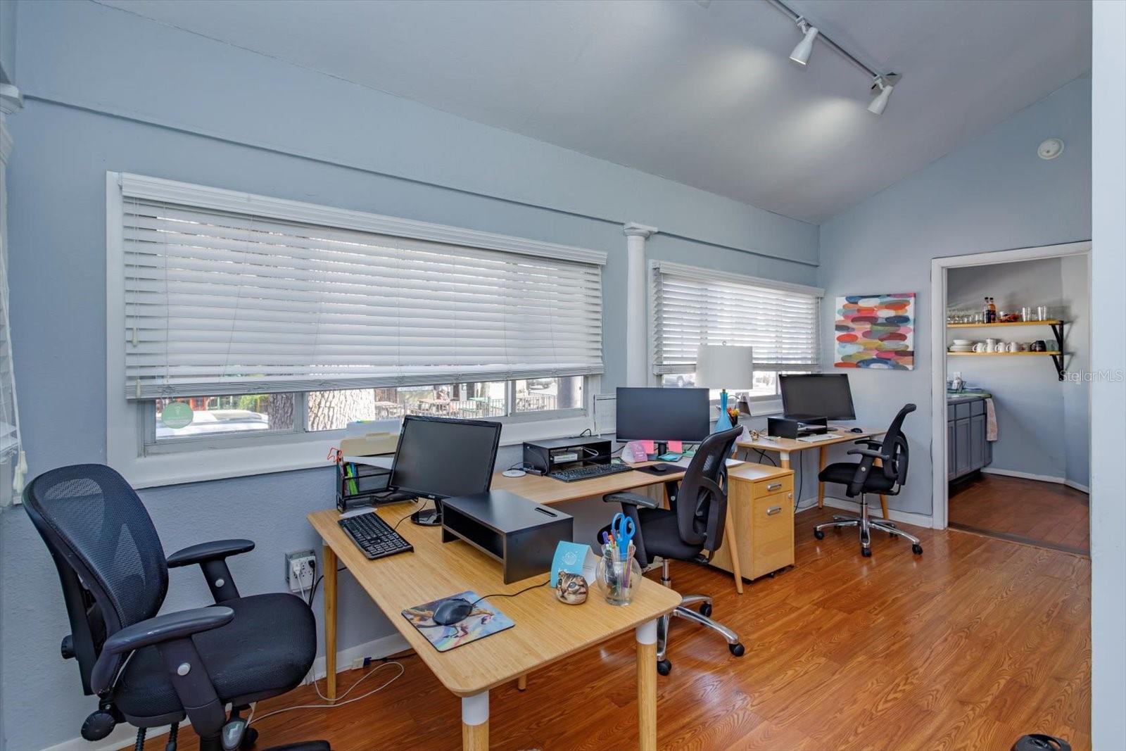 THORNTON PARK - Residential Income