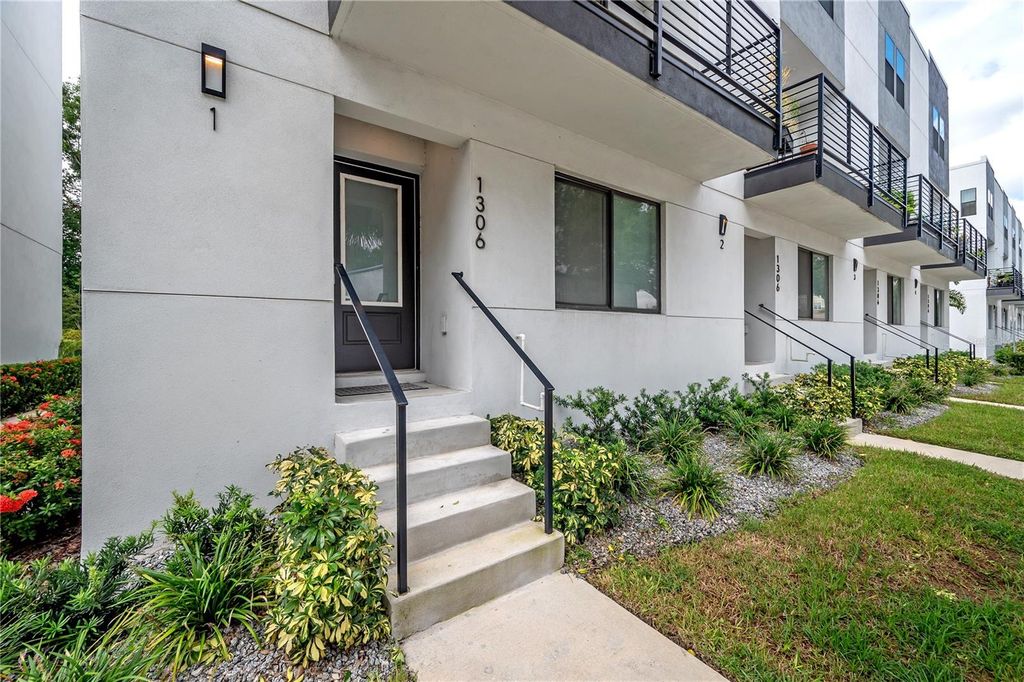 Photo of 1306 W Carmen Street #1, Tampa, FL 33606 (MLS # TB8449972)