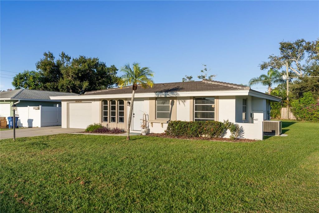 Photo of 466 Sunnyside Drive, Venice, FL 34293 (MLS # A4669970)