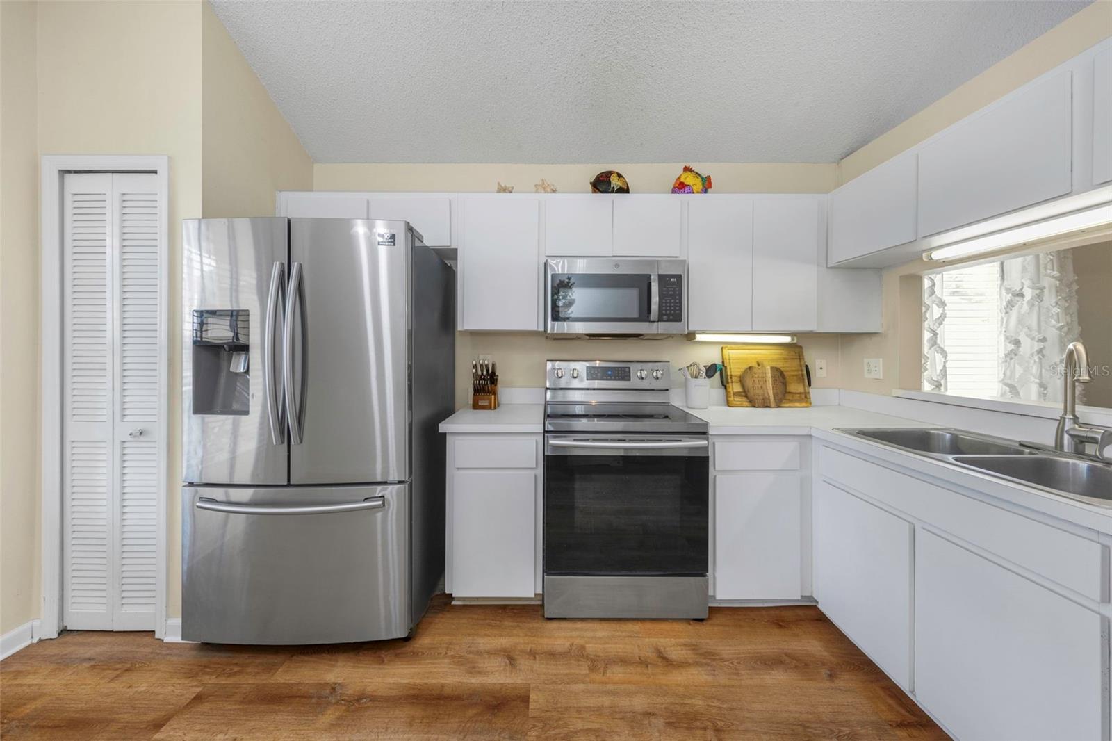 3130 BENTLEY DRIVE
