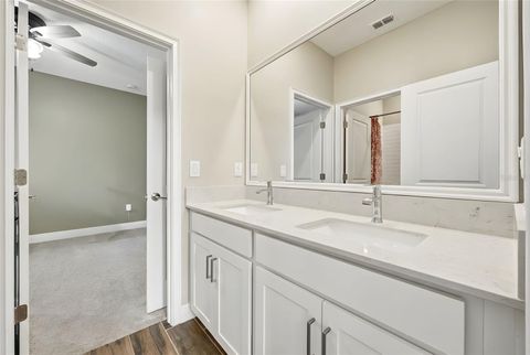 Tiny photo for 469 SE 38th Street, Ocala, FL 34480 (MLS # OM708445)