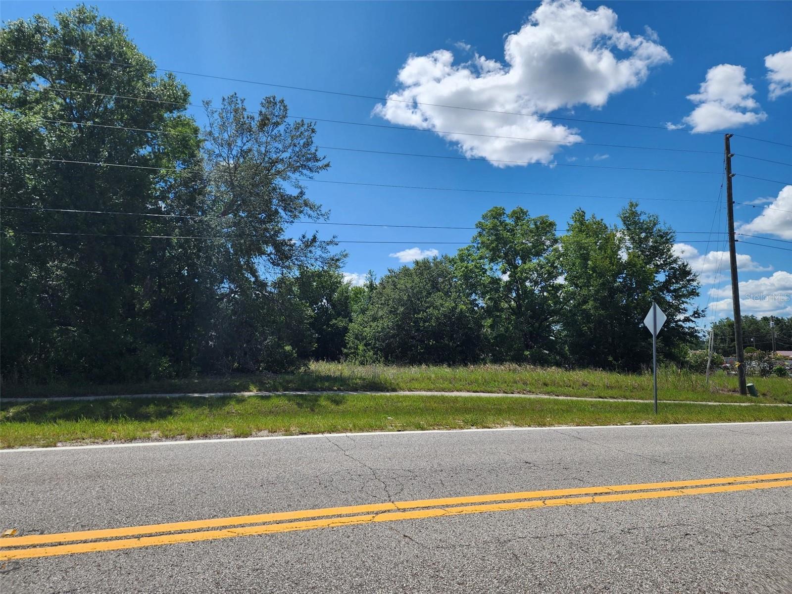 Excellent half acre building lot in desirable location of Silver Springs Shores. 5-15 minute drive to shopping, restaurants, hospitals, downtown Ocala, and Silver Springs State Park.
