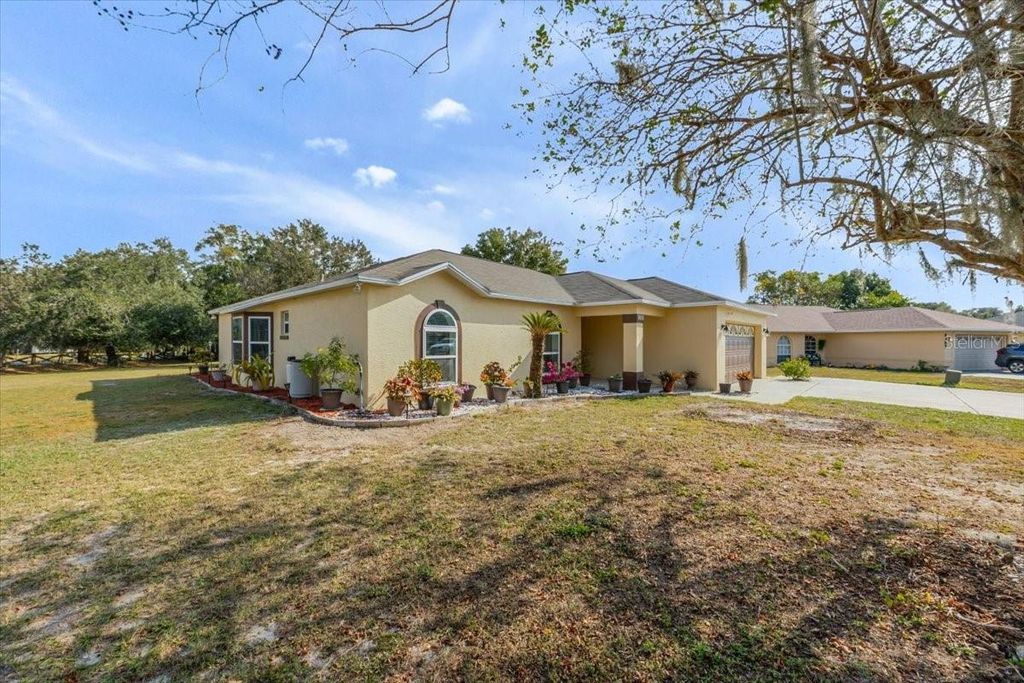 Photo of 366 Glenridge Loop, Lakeland, FL 33809 (MLS # TB8449940)