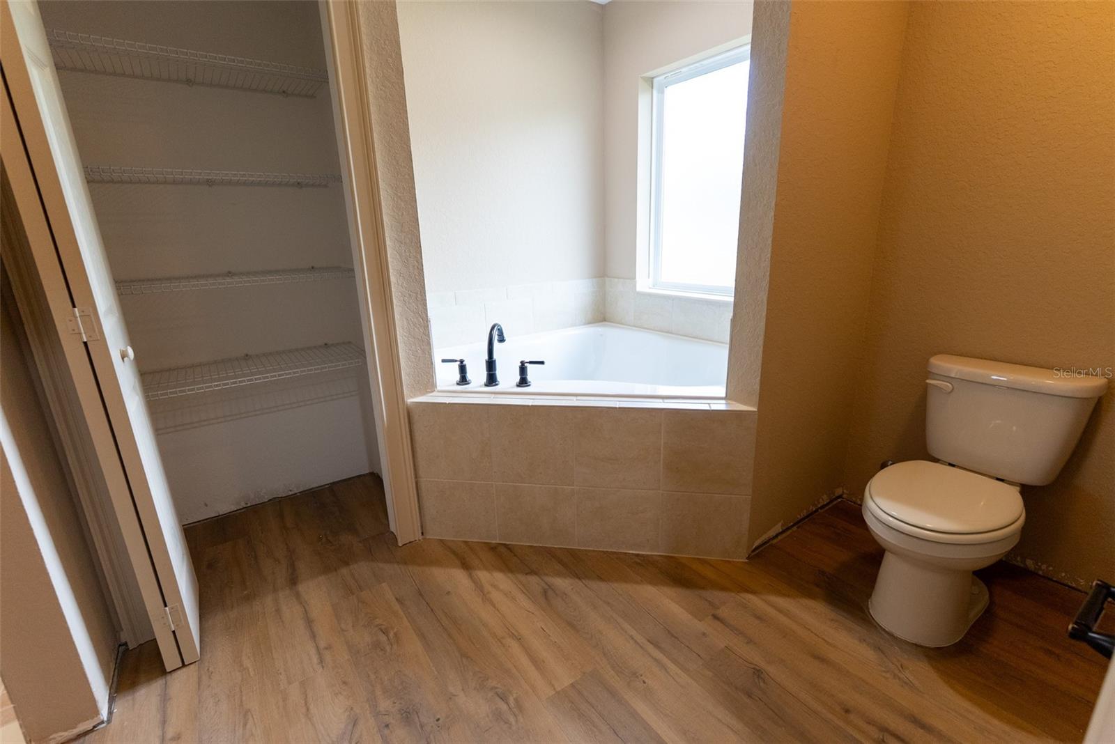 RAINBOW LAKES ESTATES SEC O - Residential