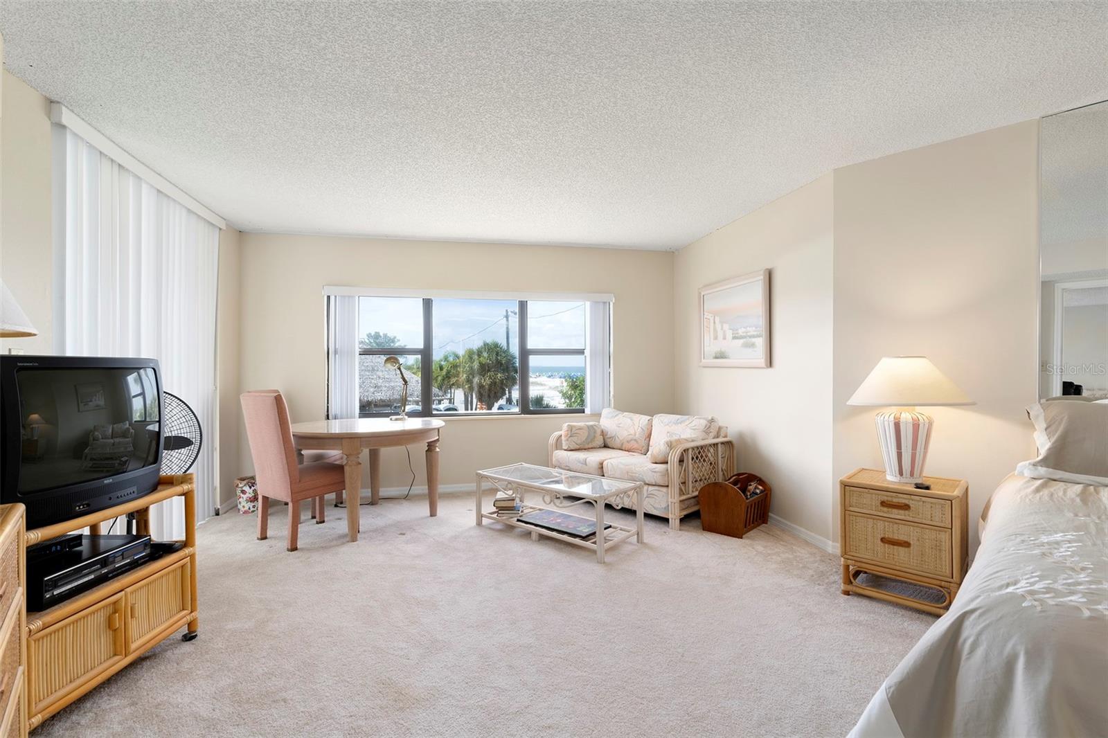 SILVER SANDS BEACH & RACQUET CLUB - Residential Lease