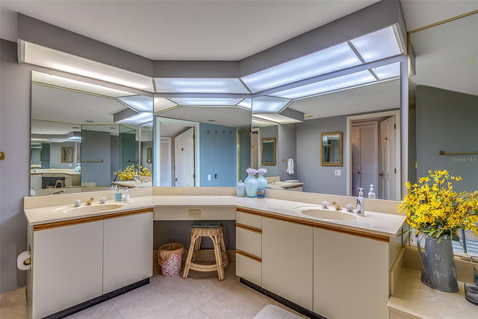 SILVER SANDS BEACH & RACQUET CLUB - Residential Lease