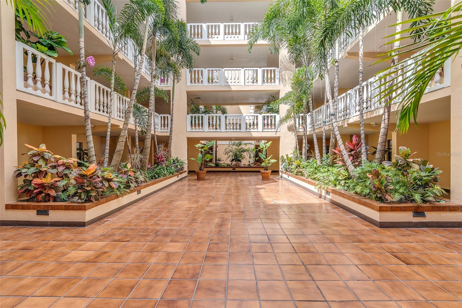 SILVER SANDS BEACH & RACQUET CLUB - Residential Lease