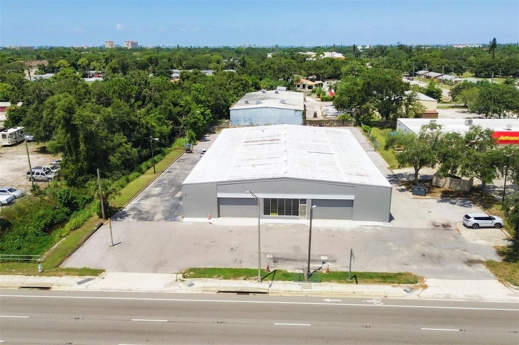 Photo of 2015 N Washington Boulevard, Sarasota, FL 34234 (MLS # A4663086)