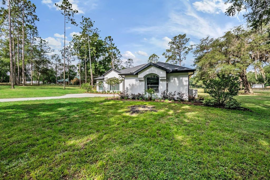 Photo of 17833 Hyland Lane, Dade City, FL 33523 (MLS # TB8504204)