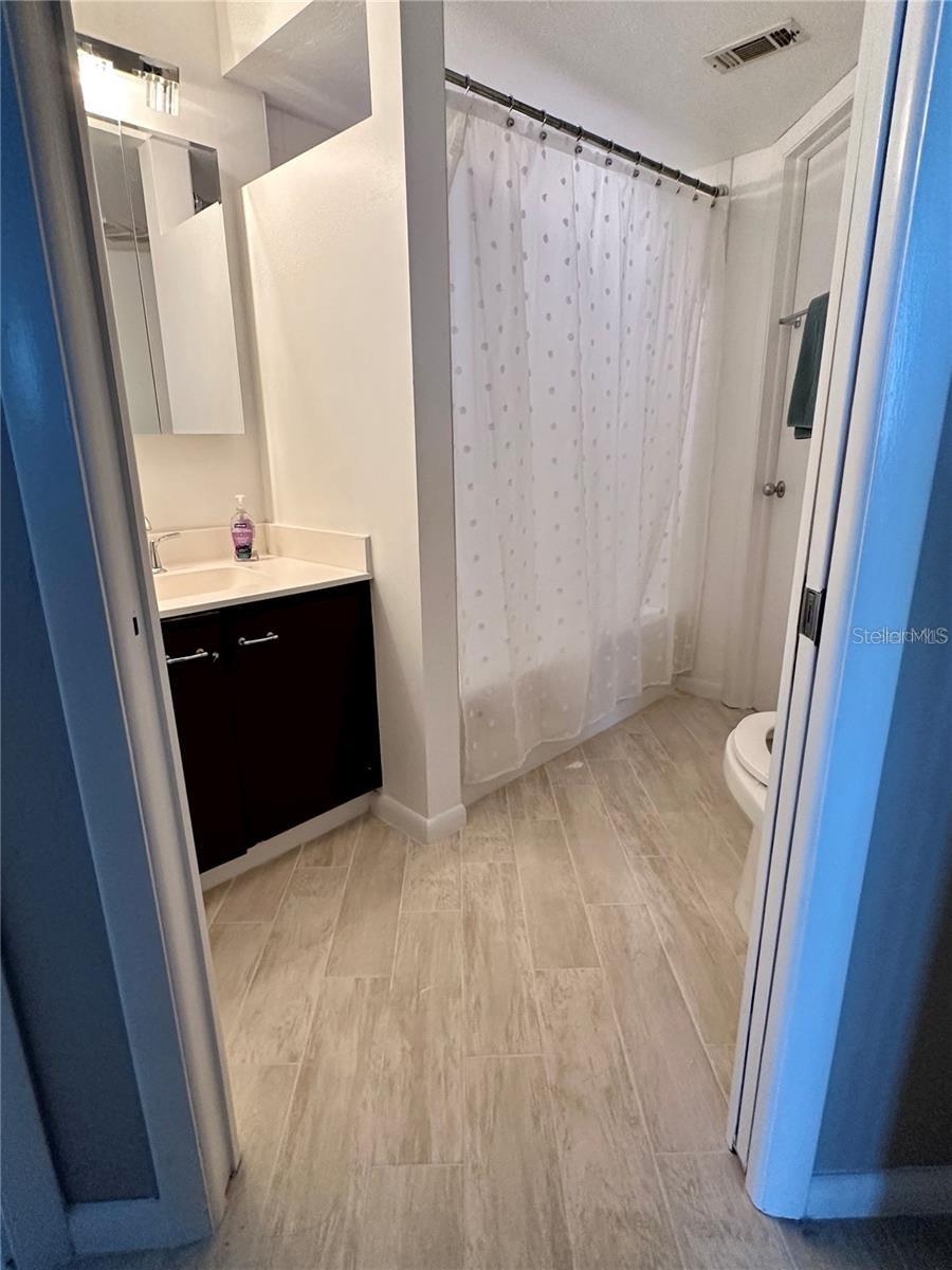 LEMON BAY BREEZES PH 01 - Residential Lease