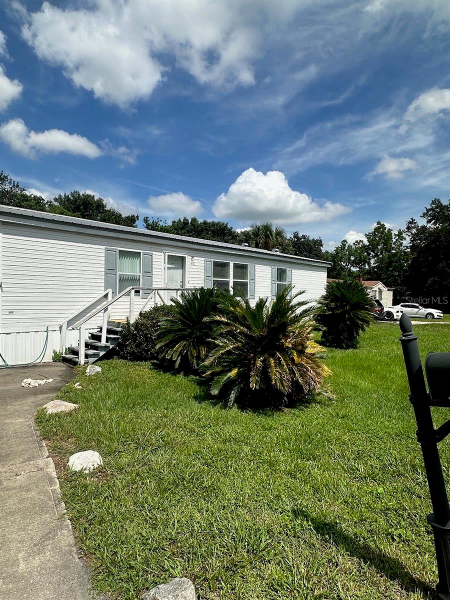 1096 CARRIE LANE